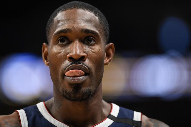 吴前18分浙江6人上双击败上海 王哲林13+13